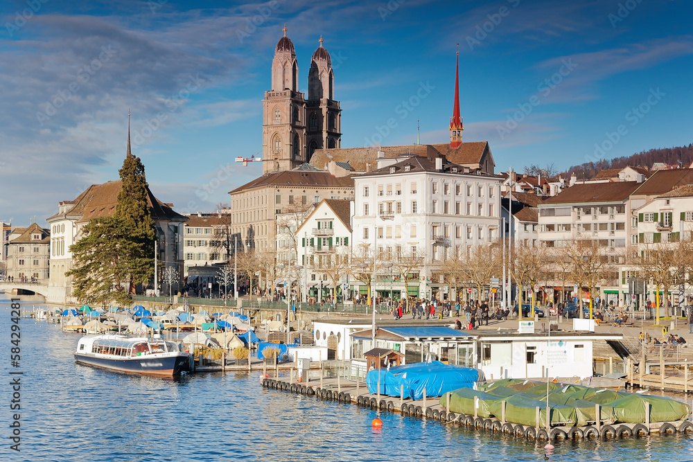 Fototapeta premium Altstadt von Zürich und Zürcher See, Schweiz