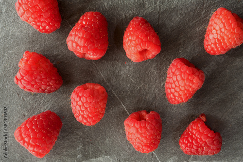 un bel mix di frutti di bosco, lamponi e mirtilli di un bellissimo colore, frutta gustosa