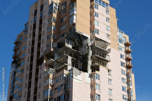 Russian missile damaged multi-storey dwelling building in Kiev city, Ukraine Fototapeta