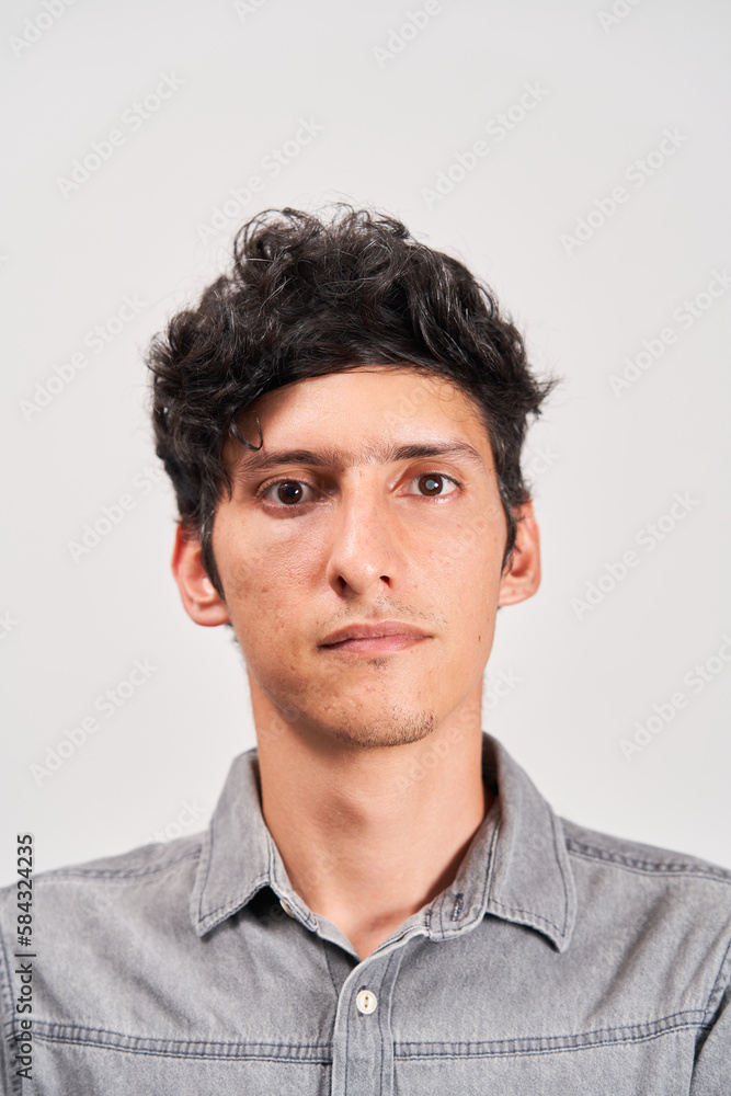 Obraz premium Young man with cataract in his eye looking seriously at the camera.