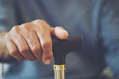 Elderly cane handles reduce the risk of accidents.