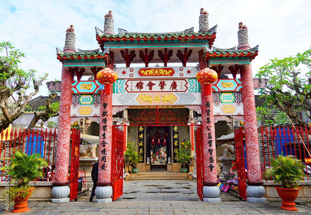 Obraz premium The assembly hall and temple in Hoi An, Vietnam