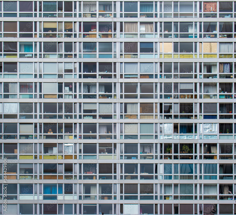 Fenêtres d'un immeuble d'habitation, Paris, France