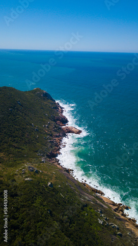 Ilha Praia Paisagem Natureza Paradisiaca Floripa Barra da Lagoa Florianopolis Santa Catarina Litoral Canal Mar Oceano Atlantico Trilha Pedras Rochas Verão Brasileiro Brasil Turismo Turístico Temporada