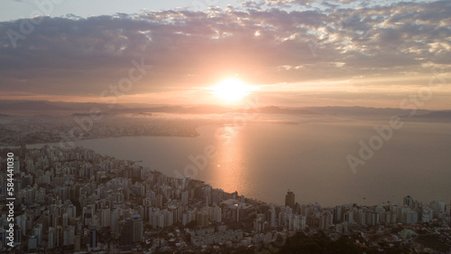 Paisagem Urbana Cidade Florianopolis Centro Trindade Itacorubi Beira Ilha Mar Baía Norte Morro da Cruz Prédios Arquitetura Engenharia Urbanismo Santa Catarina Por do Sol Drone Aérea photo