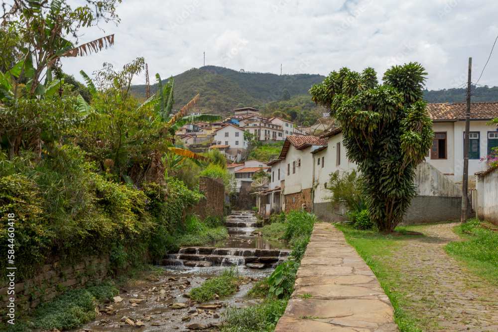 Vista do córrego do Caquende, no bairro do Rosário, em Ouro Preto, Minas Gerais Vista do córrego do Caquende, no bairro do Rosário, em Ouro Preto, Minas Gerais
