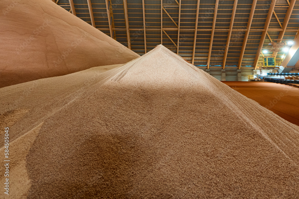 Ταπετσαρία Large heap of potassium fertilizers in plant storehouse