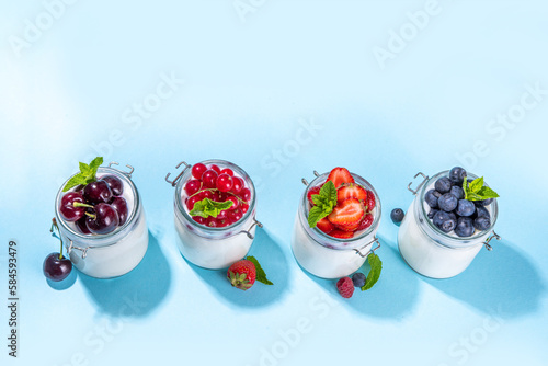 Set yogurts with summer berry
