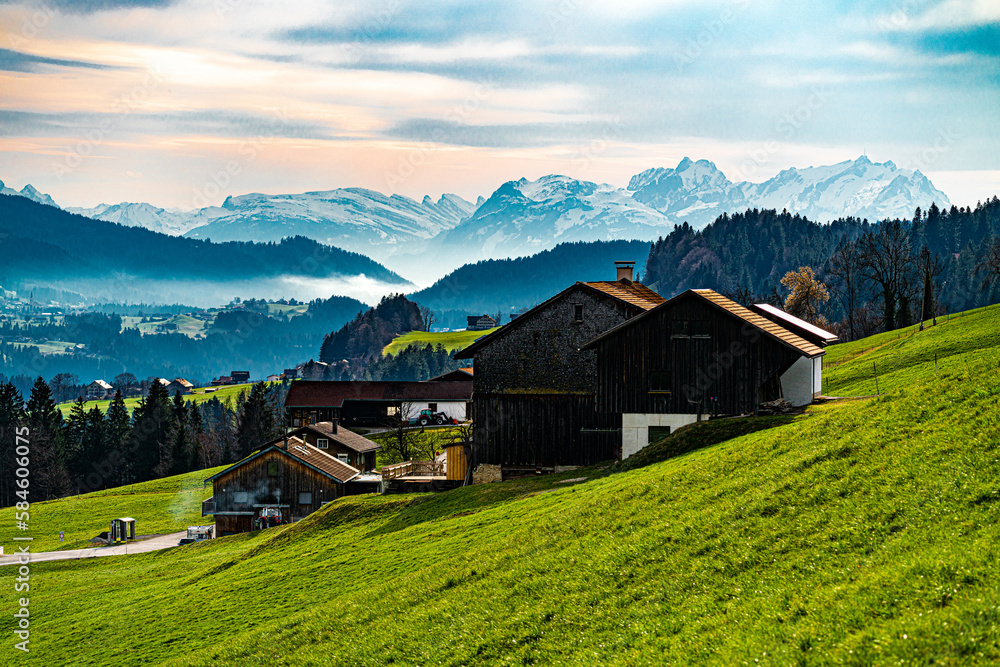 A, Vorarlberg, Bregenzerwald, Blick von Sulzberg auf das Alpsteingebirge mit Säntis, Altman, Hoher Kasten; Frühling in den Alpen