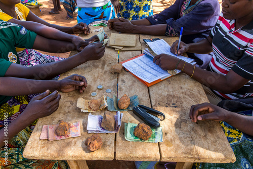 Fotografie Microfinance loan reimbursement in Northern Togo.