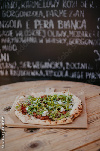 Obraz na płótnie Pizza z pieca opalanego drewnem. w salonie