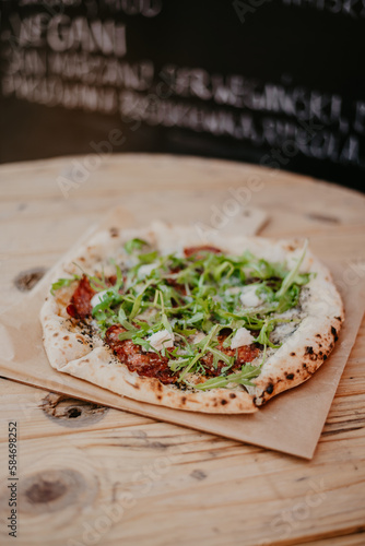 Obraz na płótnie Pizza z pieca opalanego drewnem. w salonie