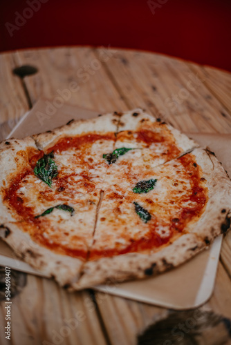 Obraz na płótnie Pizza z pieca opalanego drewnem. w salonie