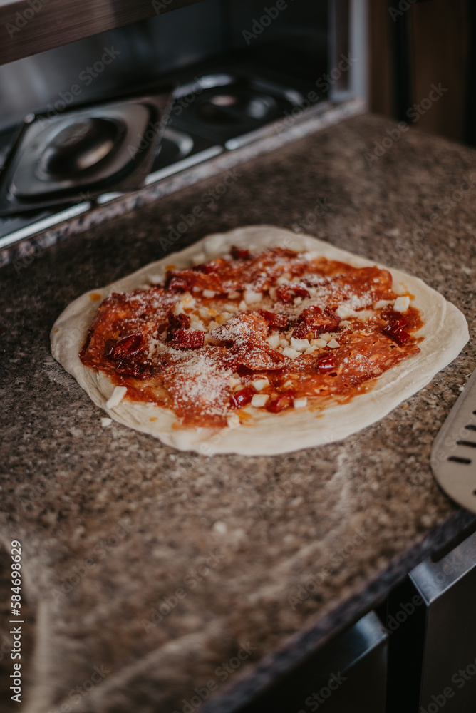 Pizza z pieca opalanego drewnem.