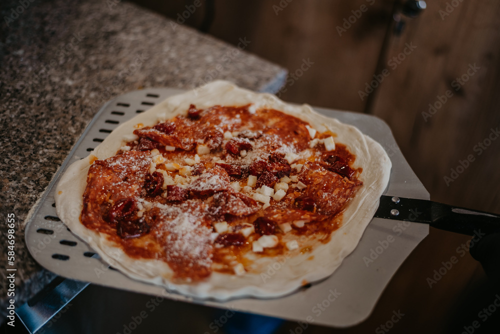 Pizza z pieca opalanego drewnem.