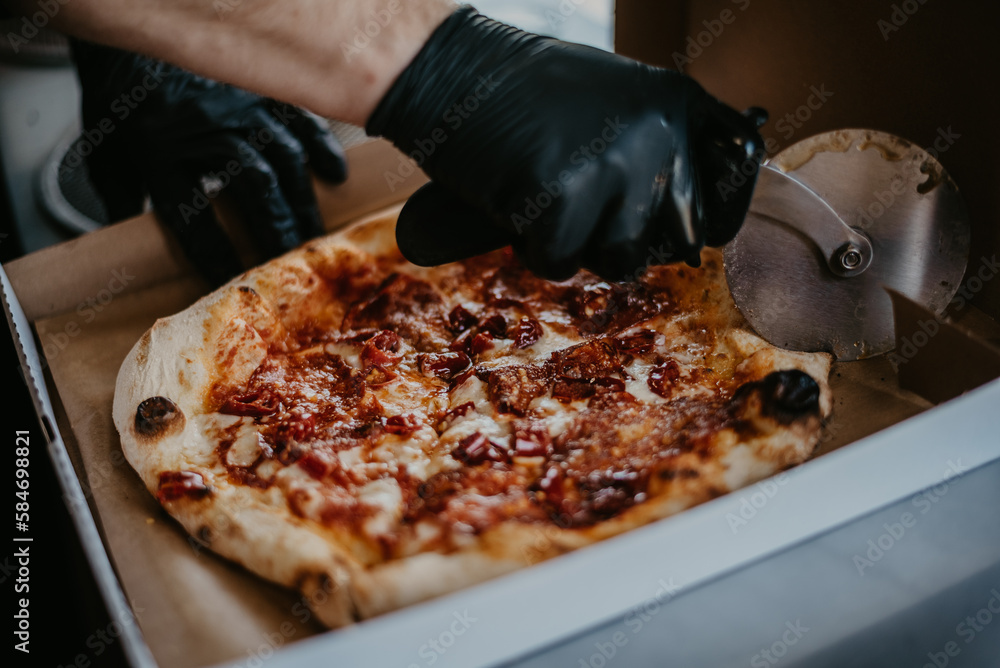 Pizza z pieca opalanego drewnem.