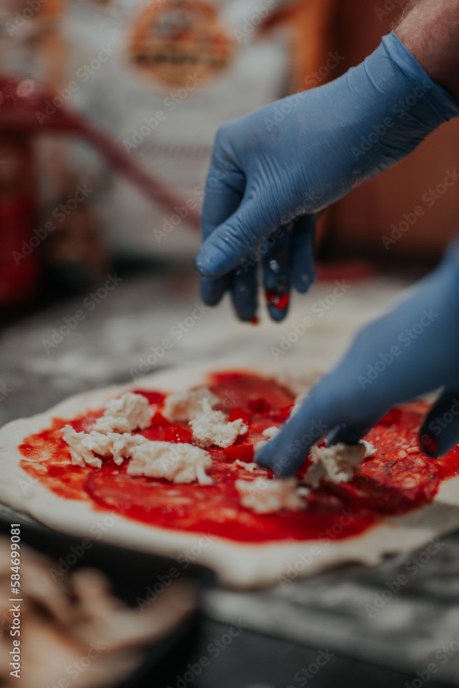 Pizza z pieca opalanego drewnem.