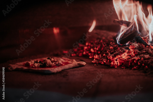 Obraz na płótnie Pizza z pieca opalanego drewnem. w salonie