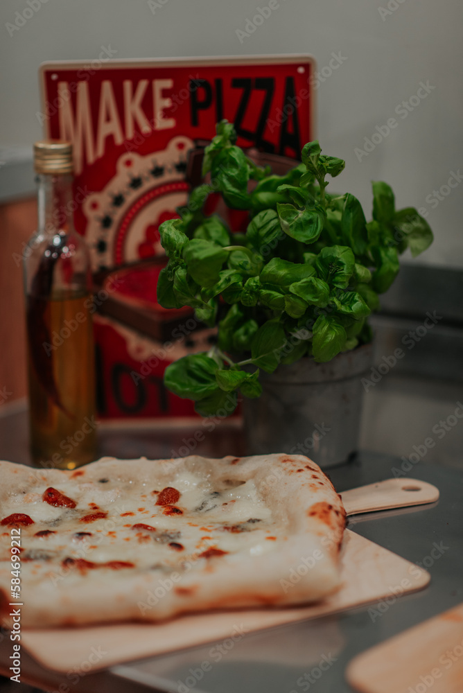 Pizza z pieca opalanego drewnem.