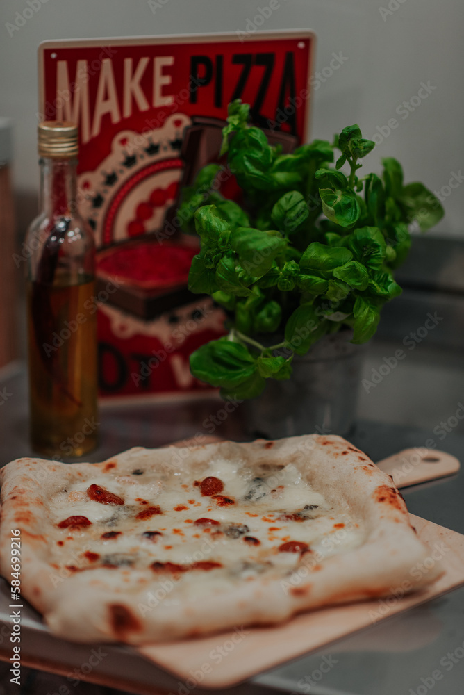 Pizza z pieca opalanego drewnem.