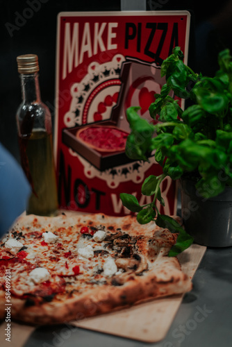 Obraz na płótnie Pizza z pieca opalanego drewnem. w salonie