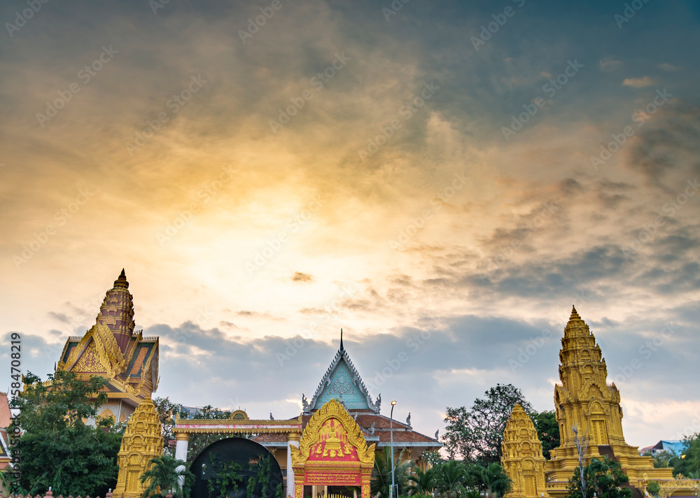 Obraz premium Sunset over the Royal Palace of Phnom Penh,Cambodia,South East Asia.