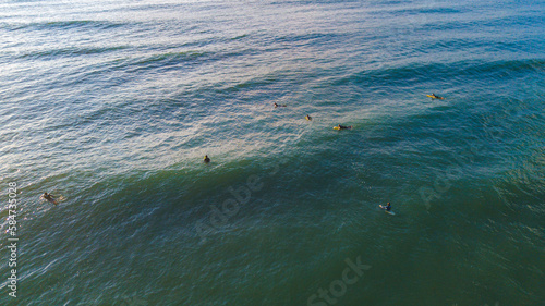 Surf Surfista Praia Mole Floripa Florianopolis Esporte Radical Aquatico Agua Mar Oceano Atlantico Prancha Parafina Olimpico Paisagem Tropical Verão Galheta Ilha Santa Catarina Areia Atividade Física 