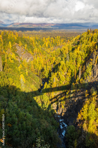 Fototapeta Naklejka Na Ścianę i Meble -  Scenic Landscape in Alaska in Autumn