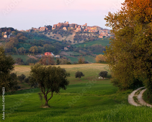 San Costanzo, Conero. Veduta della cittadina nel contesto rurale photo