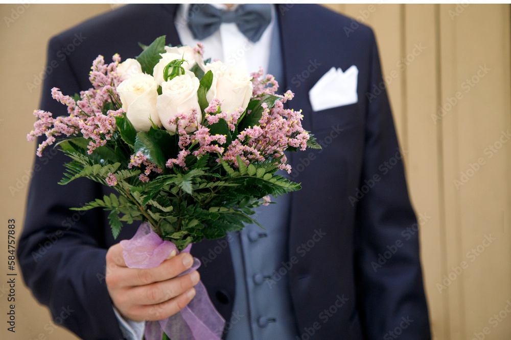 bellissimo bouquet bellissimo bouquet tenuto in mano da uno sposo bellissimo bouquet bellissimo bouquet tenuto in mano da uno sposo