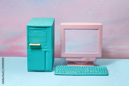 90s computer with monitor, keyboard and monitor