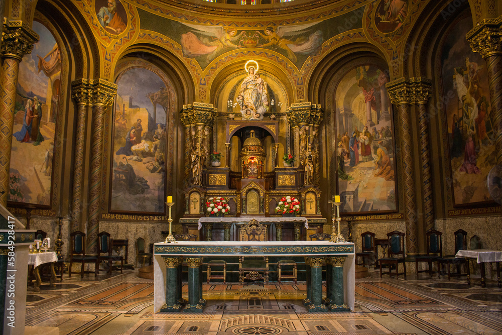 Ταπετσαρία church's chantry with table and religious images