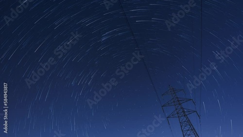 鉄塔と星空のタイムラプス