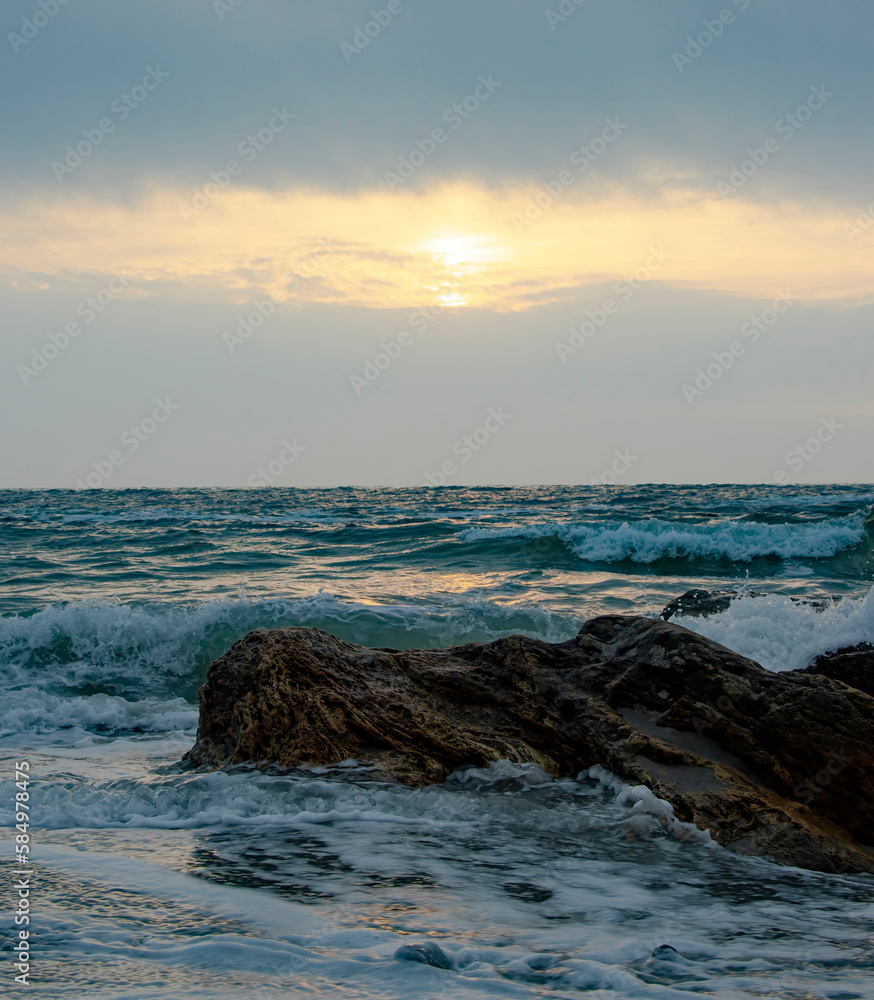 Naklejka premium stone at the sea