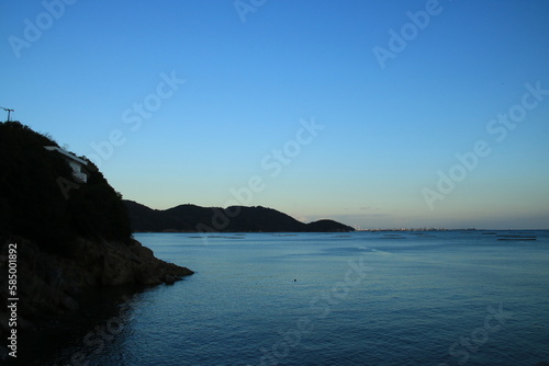 兵庫県たつの市御津町室津から播磨灘越しに見た姫路方面の夕景 © Hiro