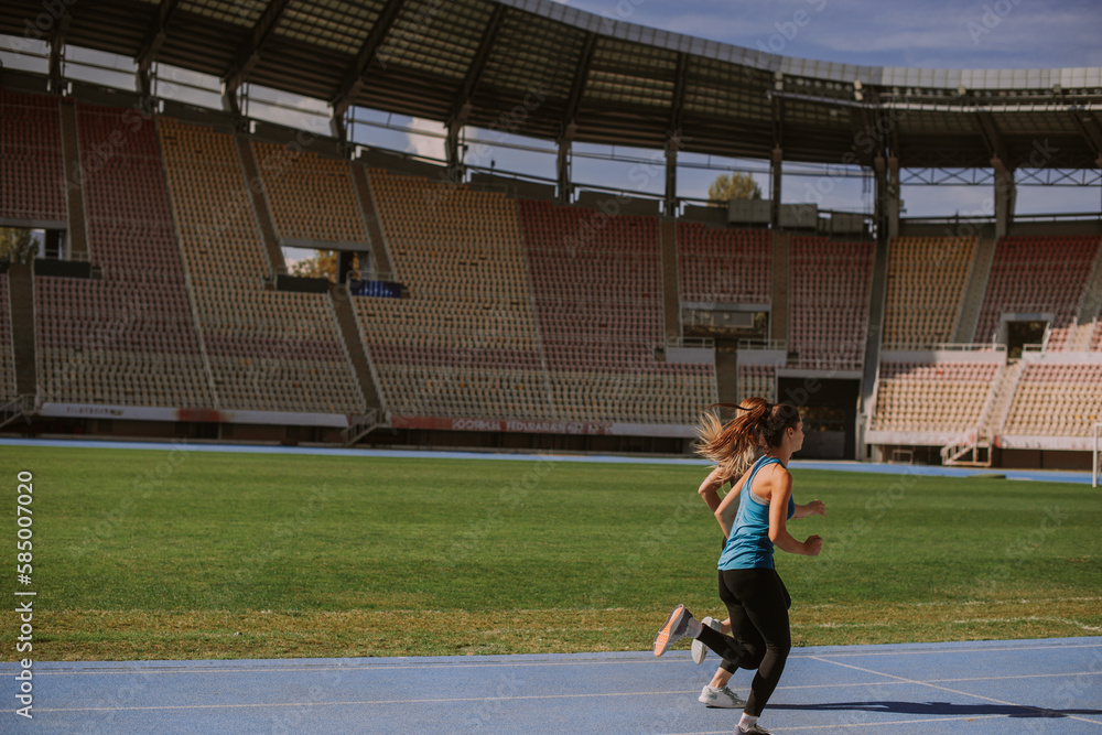 Obraz premium Female sportspeople jogging together