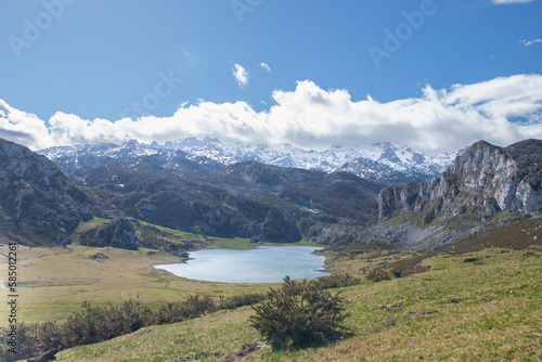 Bergsee Covadonga im Nationalpark Picos de Europa in Asturien in Nordspanien  © Sarah