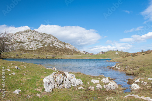 Bergsee Covadonga im Nationalpark Picos de Europa in Asturien in Nordspanien 