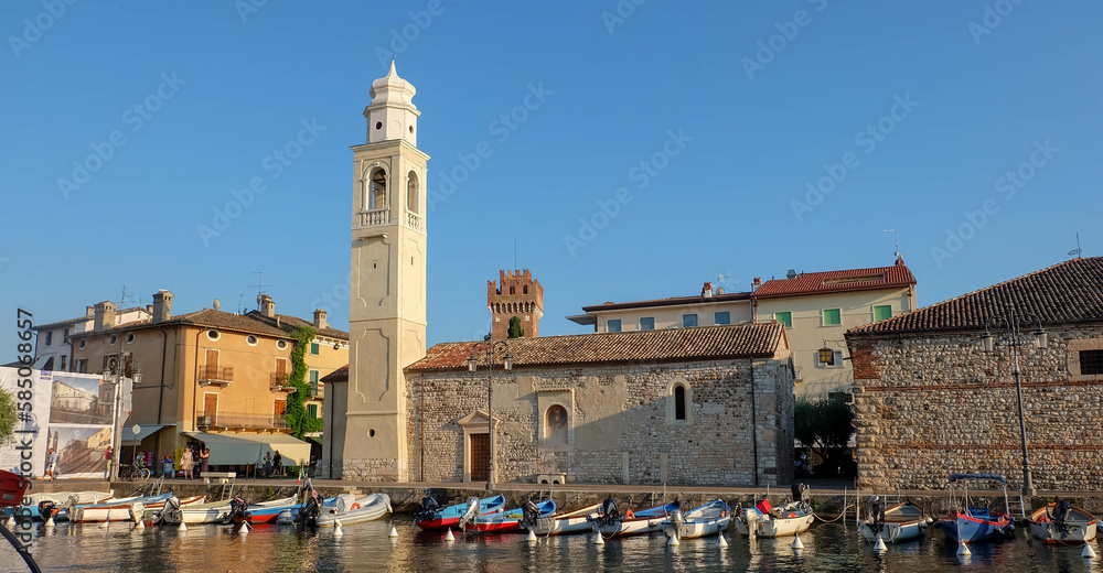 Kirche von Lazise am Gardasee in Italien