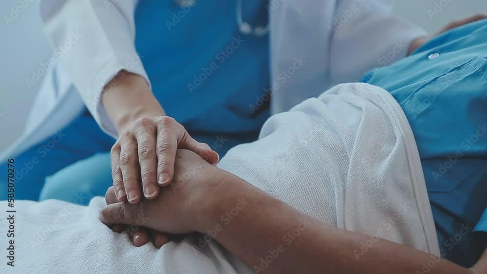 Female doctors recommend patients using chemotherapy as a way to help control cancer. There are questions about the history of patient information and general physical examination. Treatment concepts Female doctors recommend patients using chemotherapy as a way to help control cancer. There are questions about the history of patient information and general physical examination. Treatment concepts