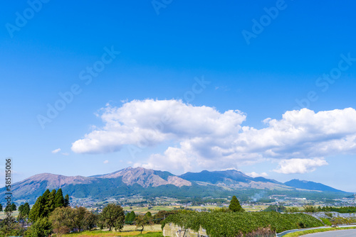 秋晴れの阿蘇山「南阿蘇村の田園から観える阿蘇山パノラマ風景」
Mt. Aso in clear autumn 