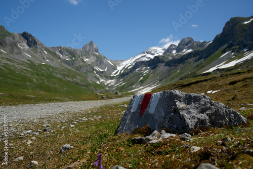 Alpiner Wanderweg zum Glattalpsee