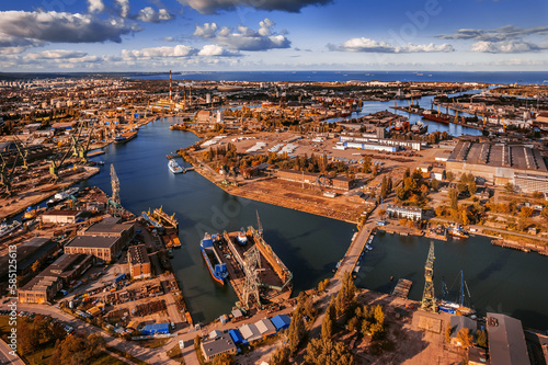 Port i stocznia © monkeyMedia.pl