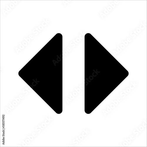 Transfer arrows outline icon. linear style sign for mobile concept and web design. Left right arrows vector illustration on white background