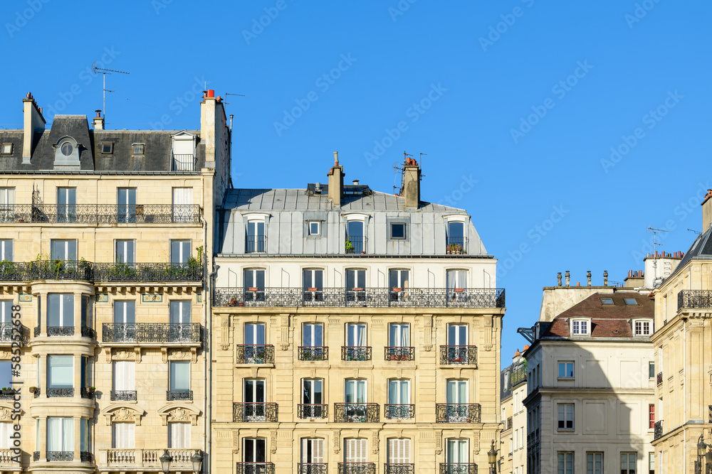 Hausmannian Buildings on Ile Saint Louis , Europe, France, Ile de France, Paris, in summer on a sunny day.