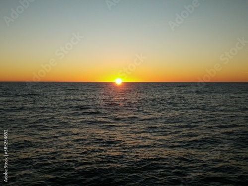 Por do sol em alto-mar © Filipe