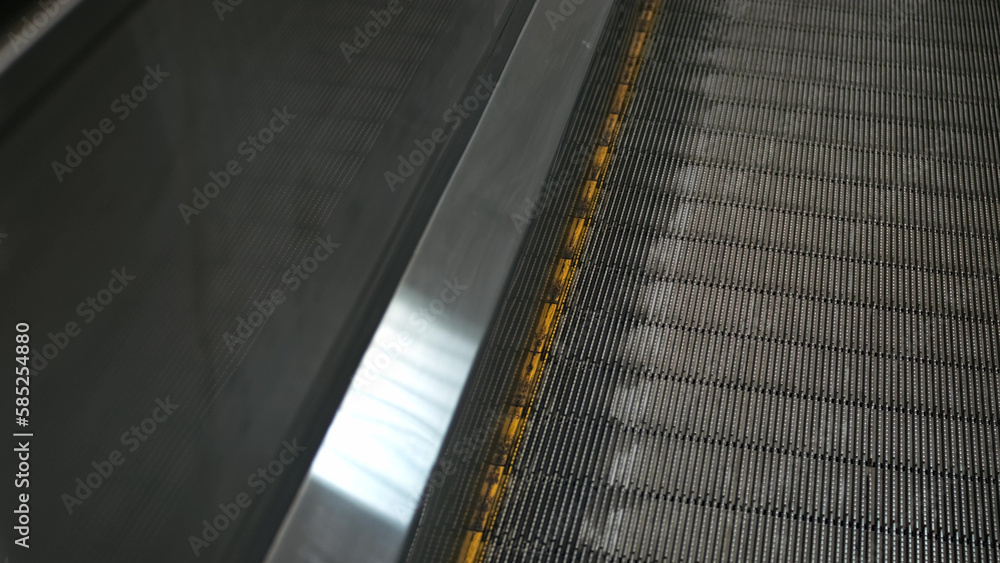 moving walkway, travelator or TravOLator, version of traditional