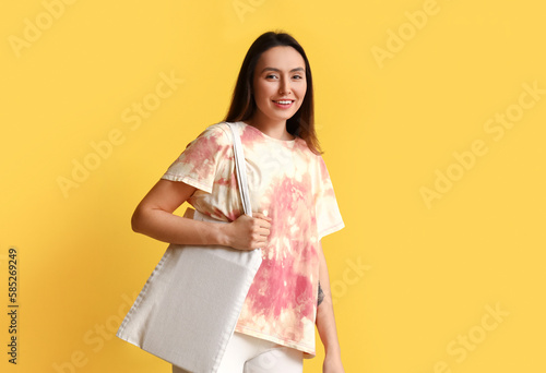 Stylish young woman in tie-...
