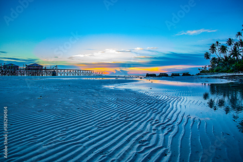 Sandy Beach © Steven Tessy