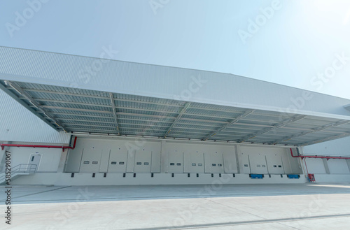  Frozen food storage industrial refrigeration warehouse with modern wall 
